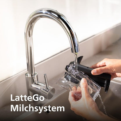 Philips Espressomaschine der Serie 5400 – Genießen Sie 12 Getränke, schnell reinigendes LatteGo, intuitives TFT-Display, anpassbare Kaffeeeinstellungen, erstklassiges Küchendesign (EP5441/50)